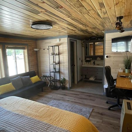 The Whispering Elms Motel Baker Экстерьер фото