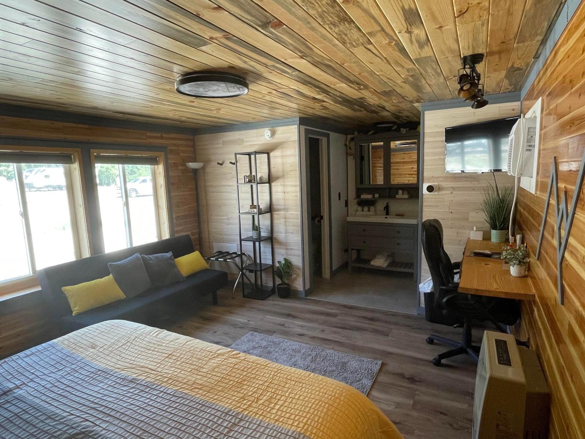 The Whispering Elms Motel Baker Экстерьер фото