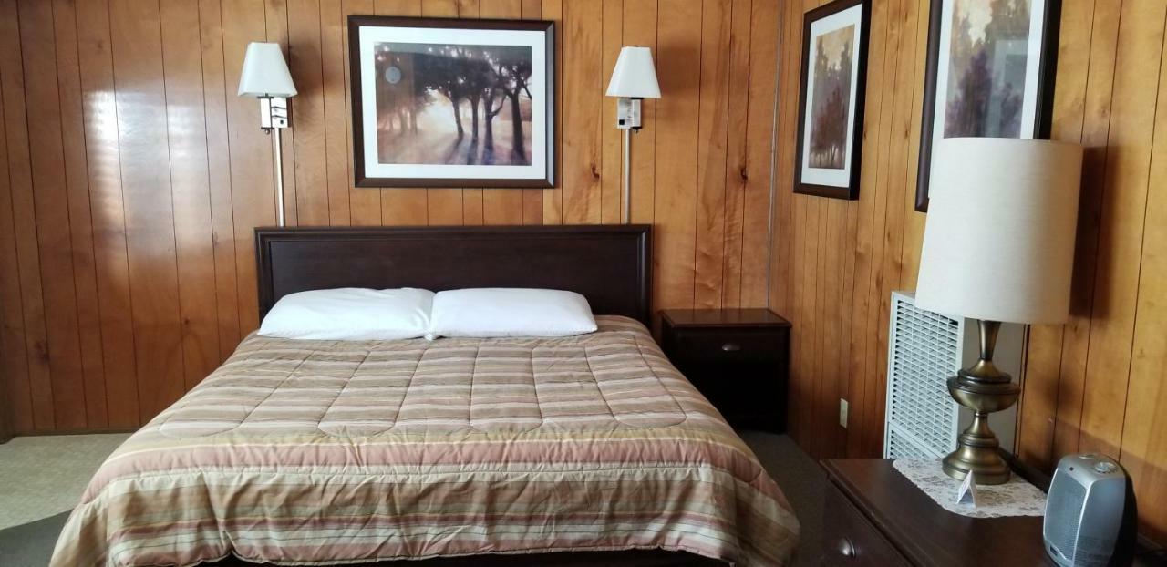 The Whispering Elms Motel Baker Экстерьер фото